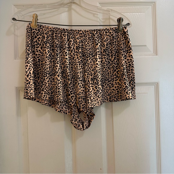NWOT Heavenly By Victoria Animal Print Short Pajama Set Matching Robe Medium - Picture 7 of 15
